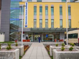 zdjęcie przedstawia wejście do białostockiego centrum onkologii