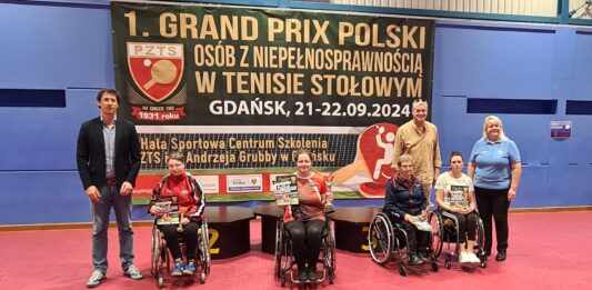 na zdjęciu znajdują się zwycięzcy grandprix w tenisie stołowym