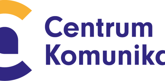 Logo Centrum Komunikacji dla Osób z Niepełnosprawnościami – stylizowana litera „C” w kolorach czerwonym, żółtym i granatowym oraz nazwa organizacji